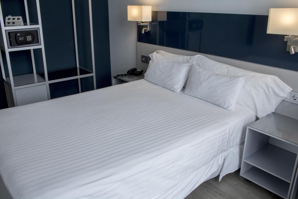 Hotel Santa Eulalia Пуертоляно Екстериор снимка